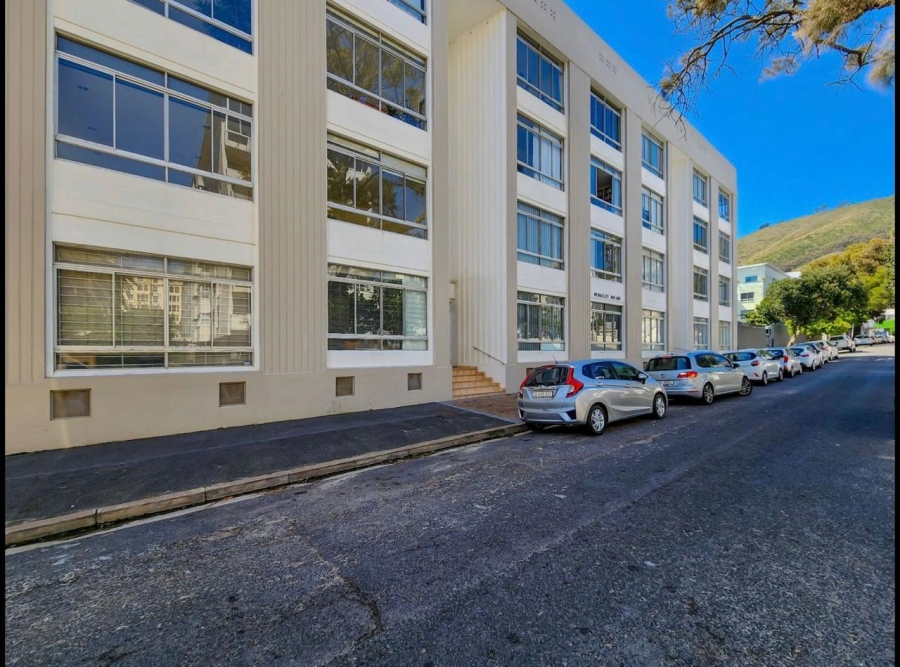 To Let 3 Bedroom Property for Rent in Sea Point Western Cape